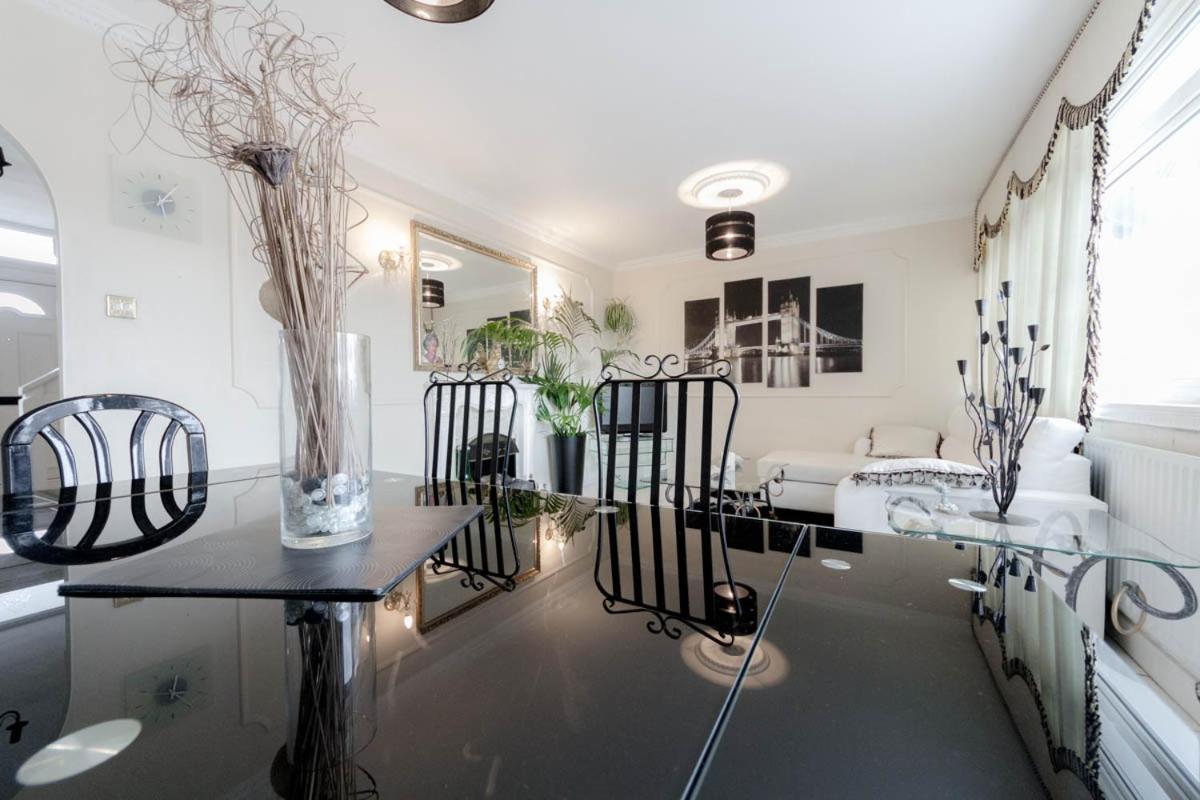 Juzz Holiday Lets London Exterior photo